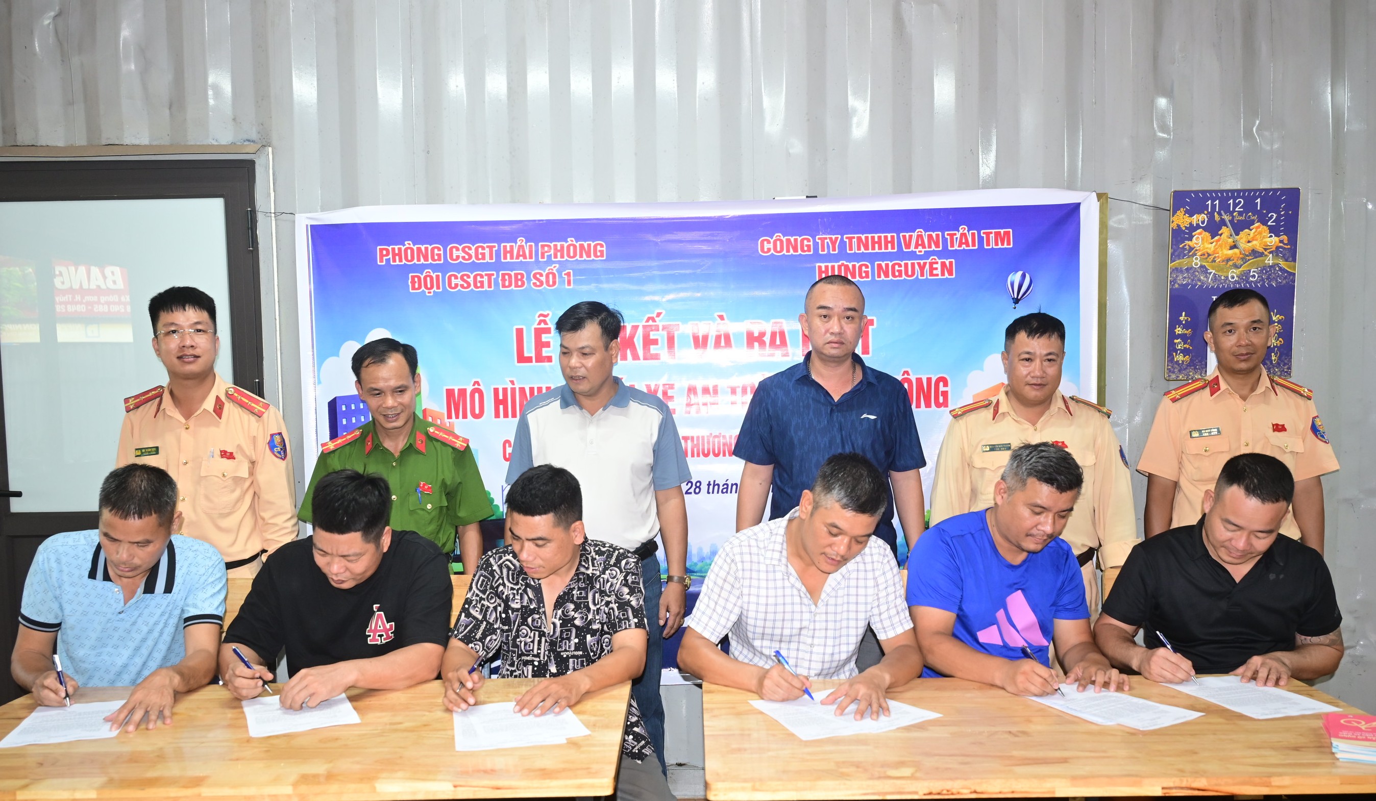 Đội CSGT đường bộ số 1: Triển khai xây dựng tuyến Quốc lộ 10 với mô hình “Tổ lái xe an toàn giao thông” 